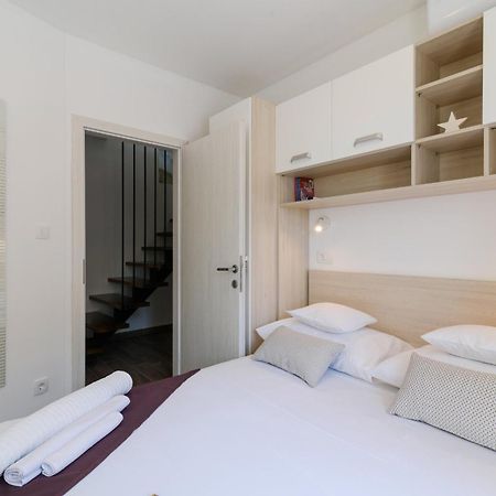 Deluxe Apartment Dobrila Kastela Bagian luar foto
