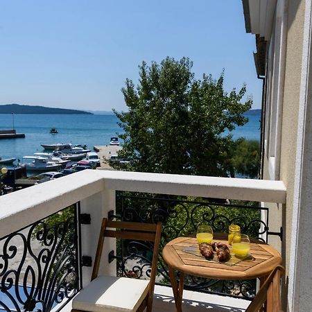 Deluxe Apartment Dobrila Kastela Bagian luar foto